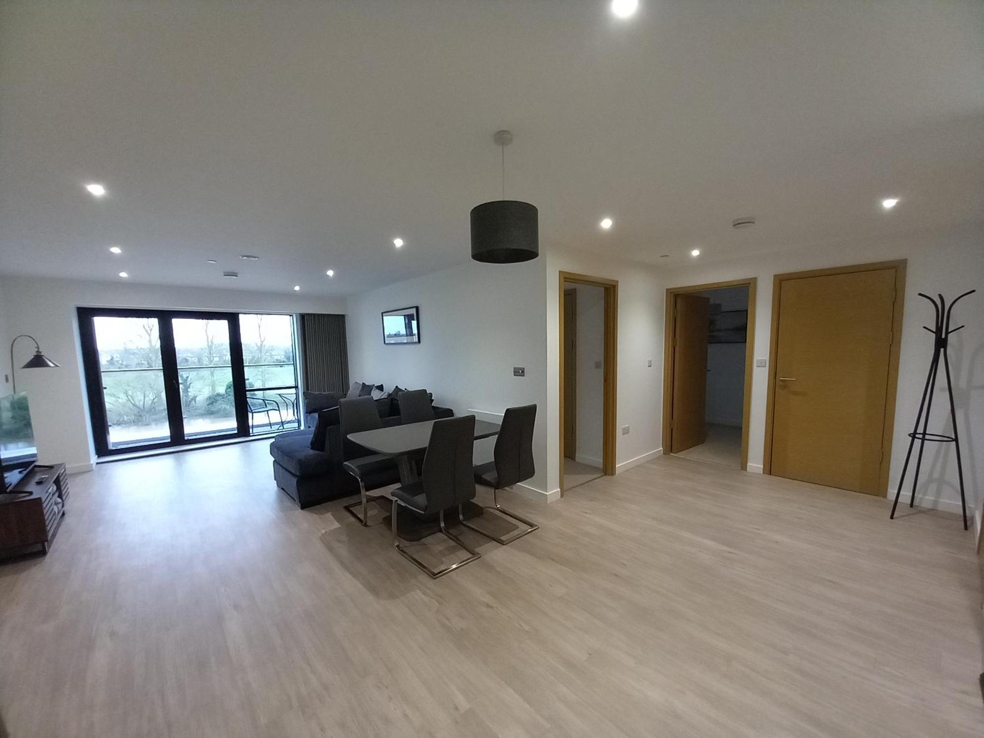 Apartment Modern And Spacious River View With Parking