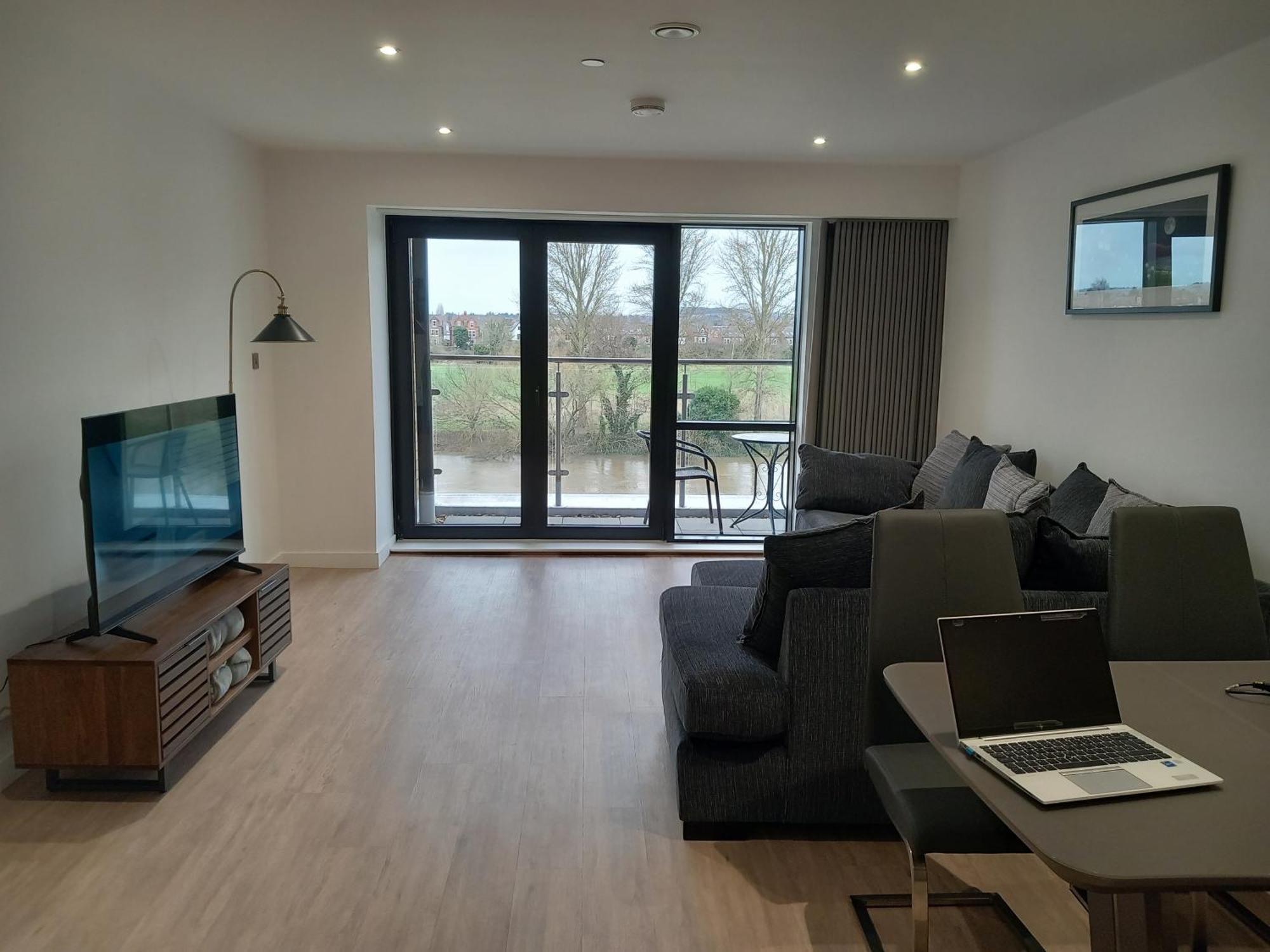 Apartment Modern And Spacious River View With Parking *